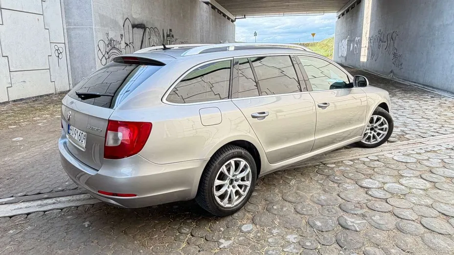 SKODA Superb -