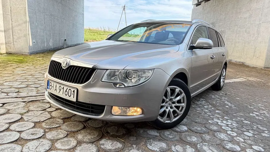 SKODA Superb -