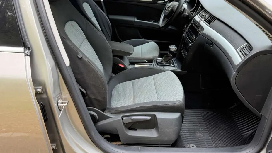 SKODA Superb -