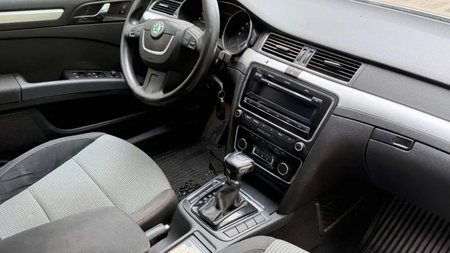 SKODA Superb -