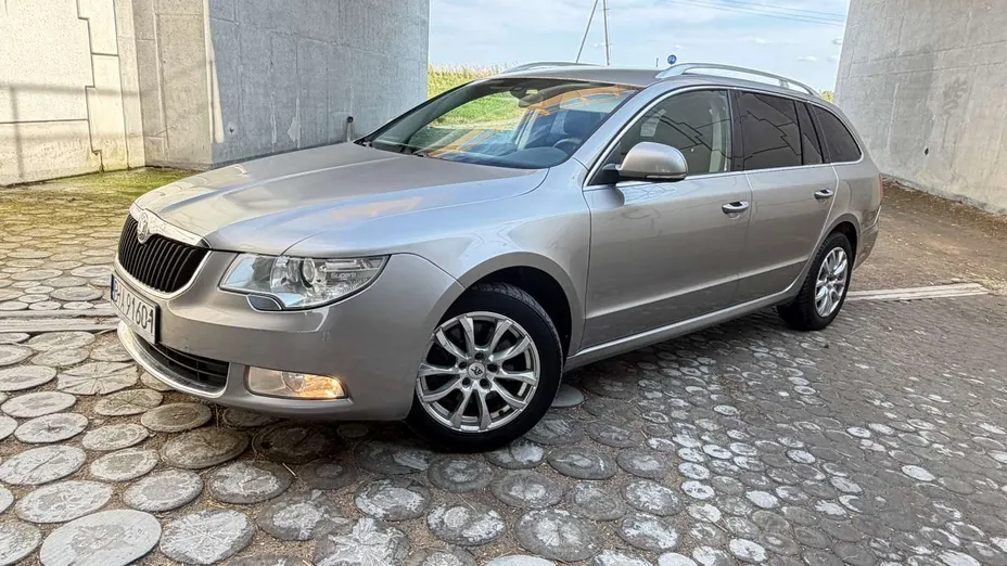SKODA Superb -
