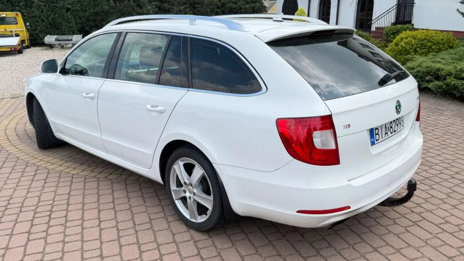 SKODA Superb -