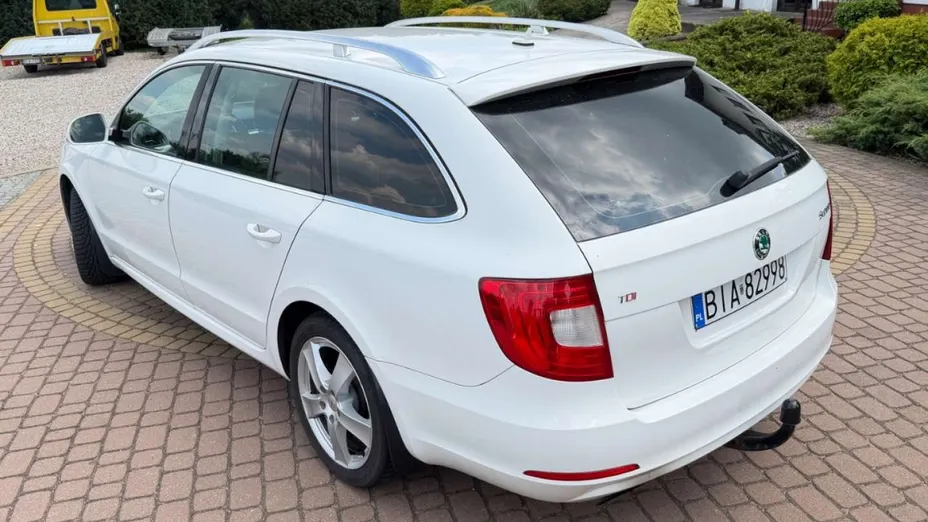 SKODA Superb -