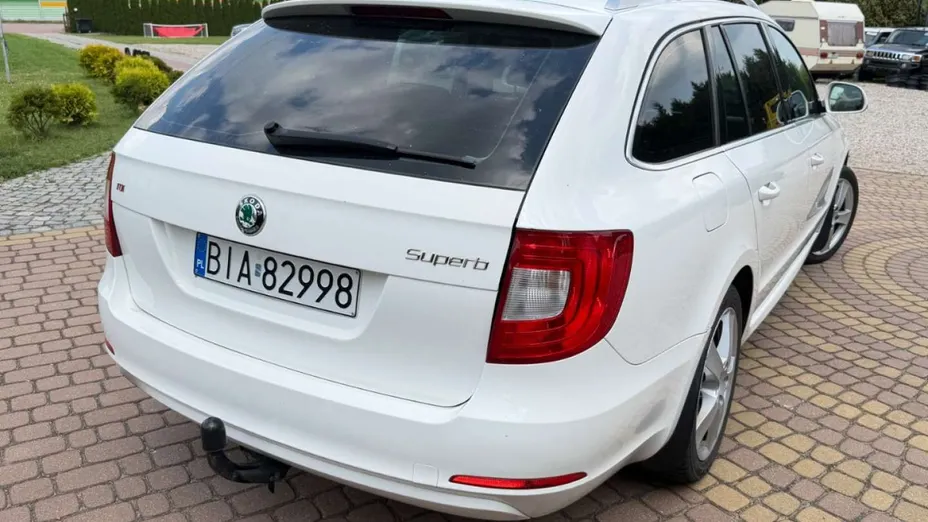 SKODA Superb -