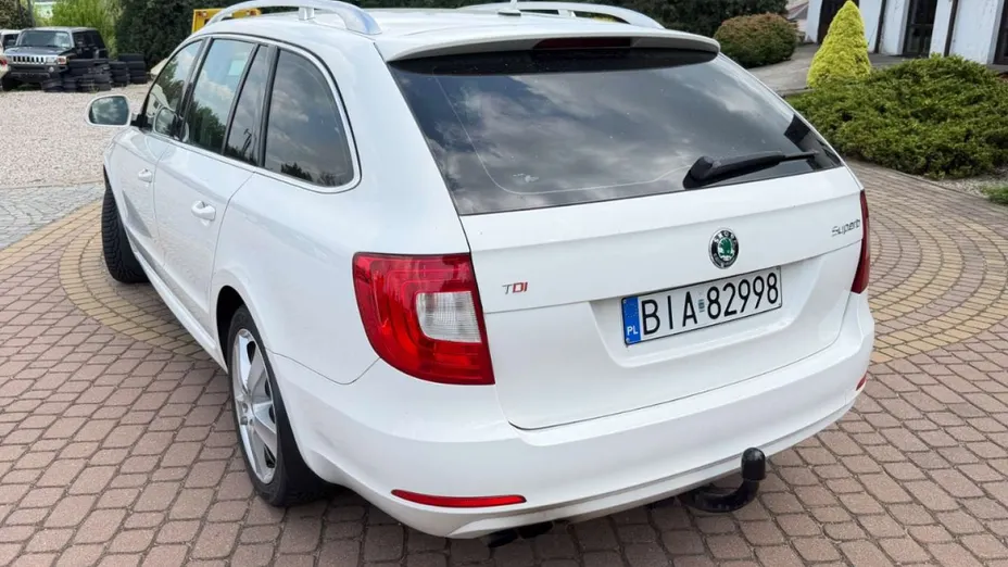 SKODA Superb -