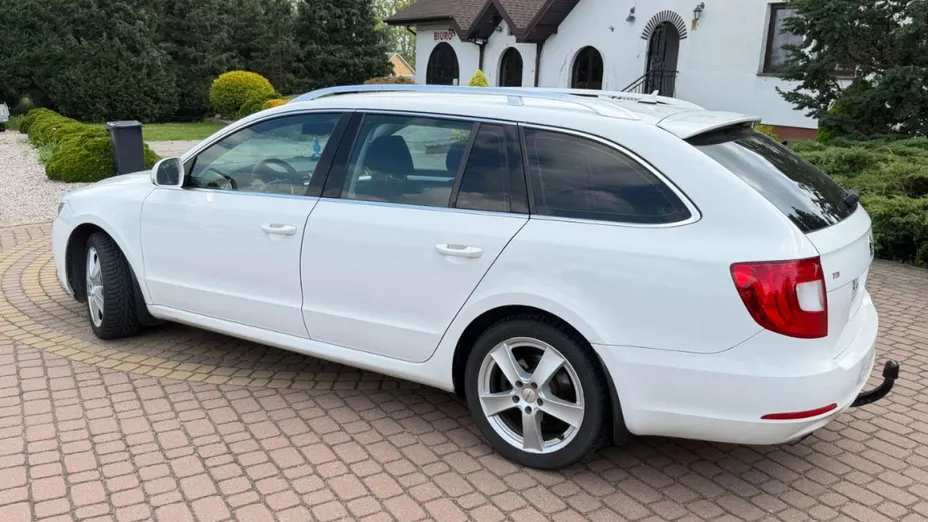 SKODA Superb -