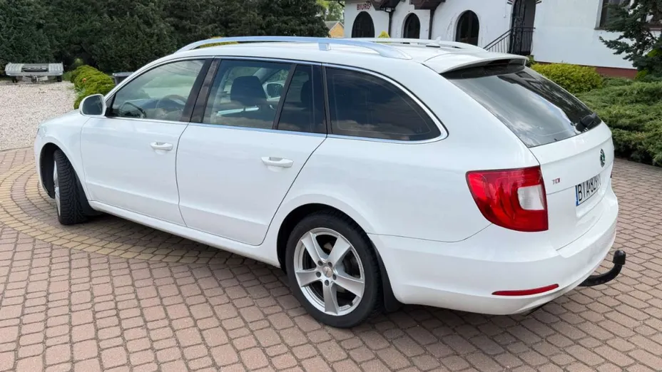 SKODA Superb -