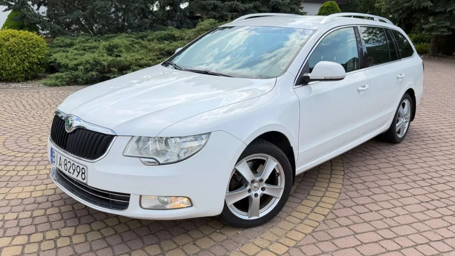 SKODA Superb -