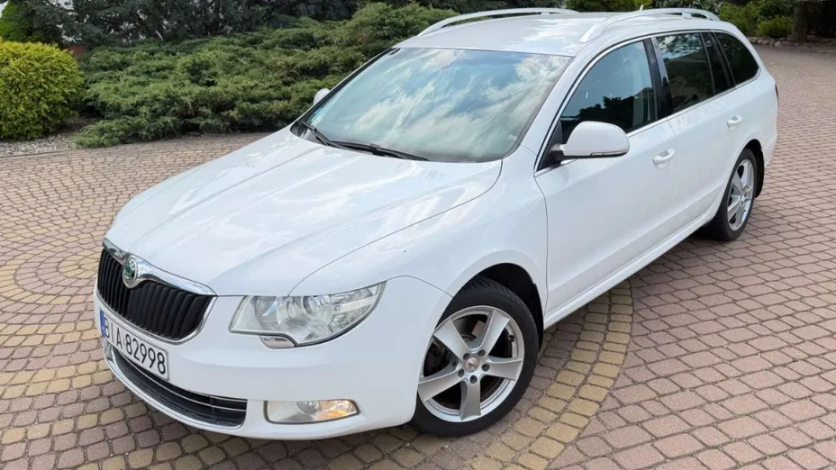 SKODA Superb -