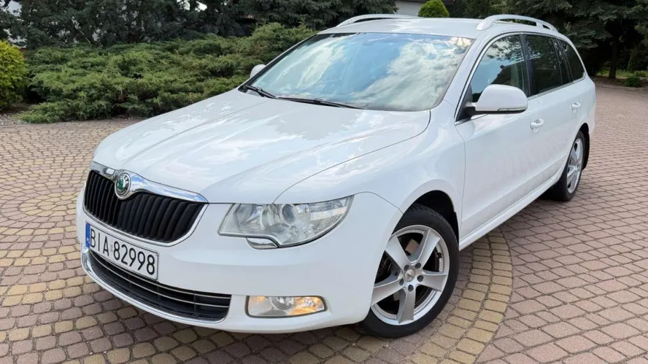 SKODA Superb -