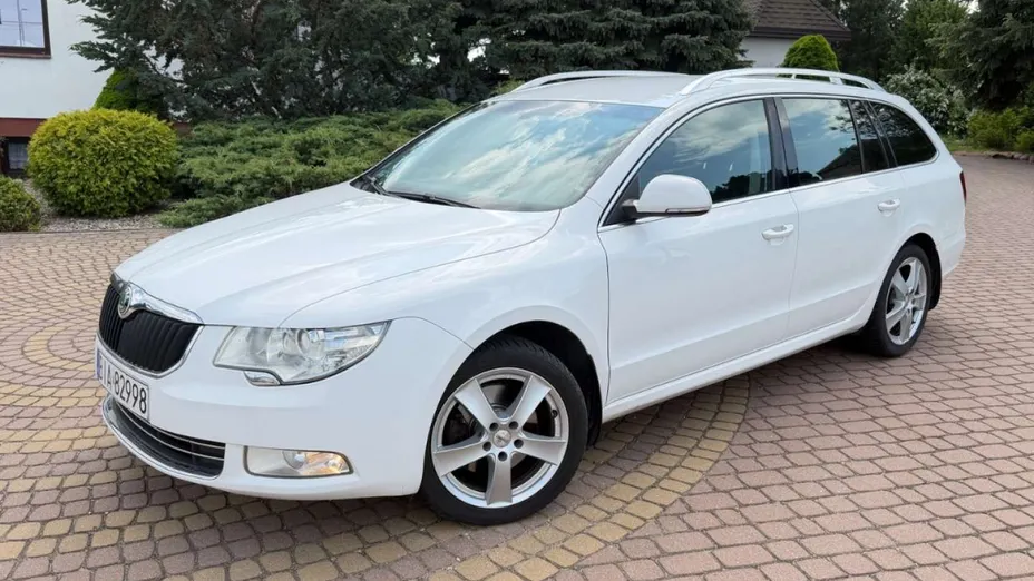 SKODA Superb -