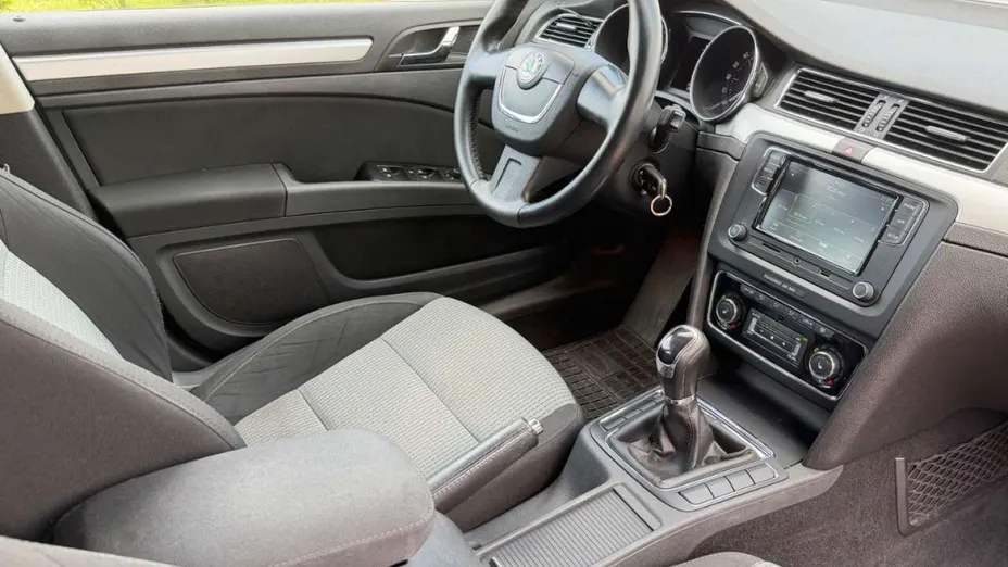SKODA Superb -