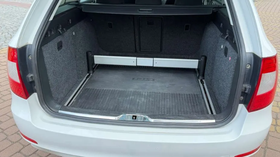 SKODA Superb -