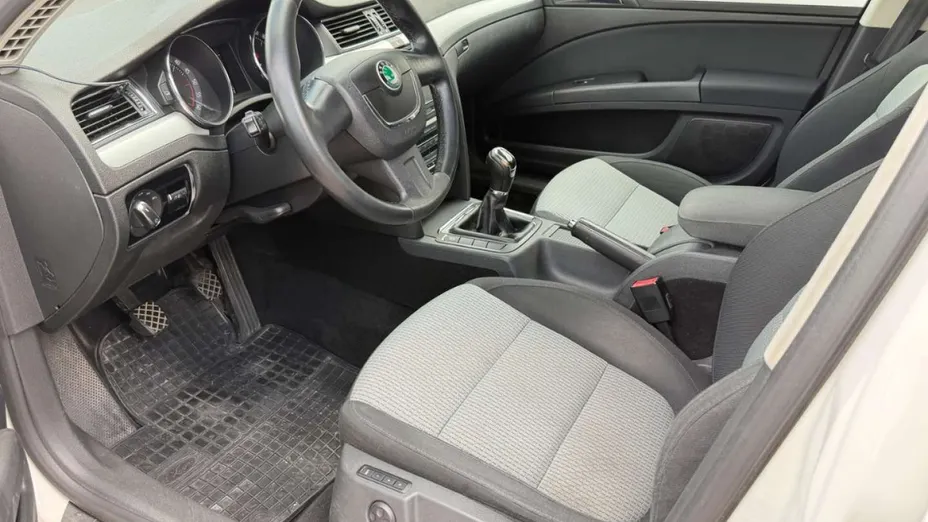 SKODA Superb -