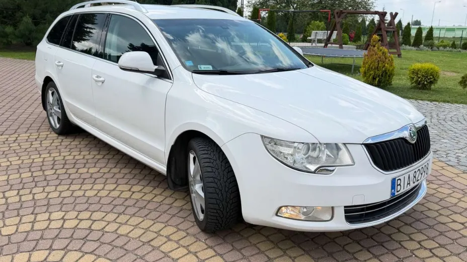 SKODA Superb -