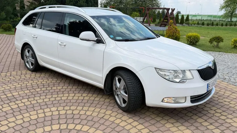 SKODA Superb -
