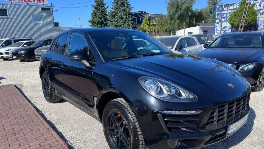 PORSCHE Macan -