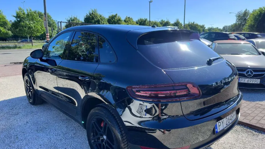 PORSCHE Macan -