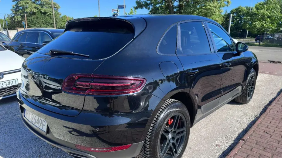 PORSCHE Macan -