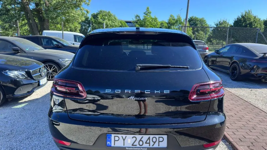 PORSCHE Macan -