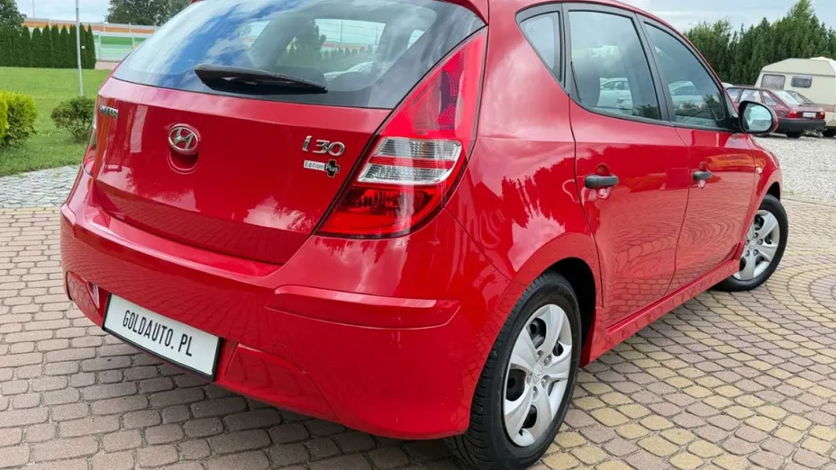 HYUNDAI i30 -
