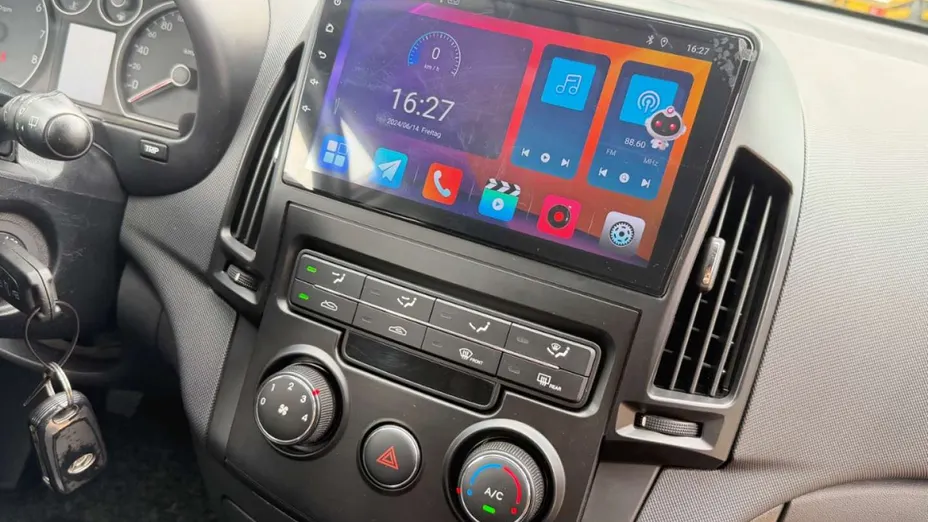 HYUNDAI i30 -