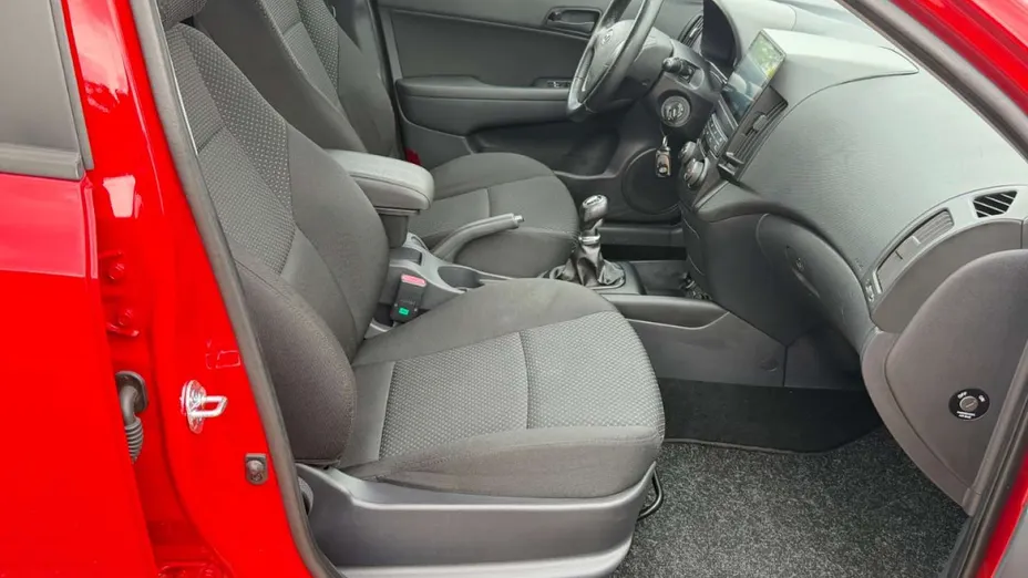 HYUNDAI i30 -