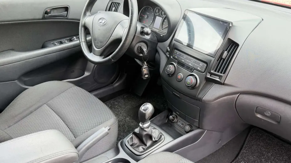 HYUNDAI i30 -