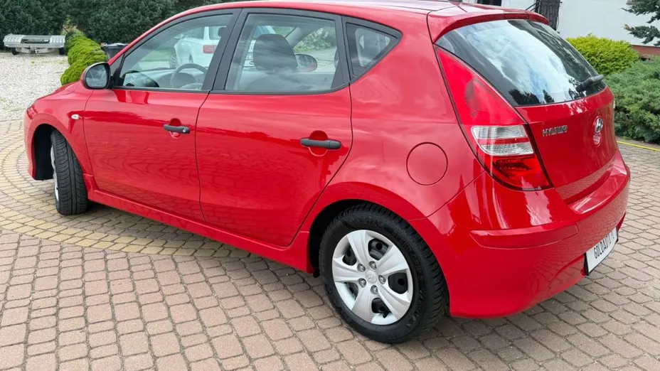 HYUNDAI i30 -