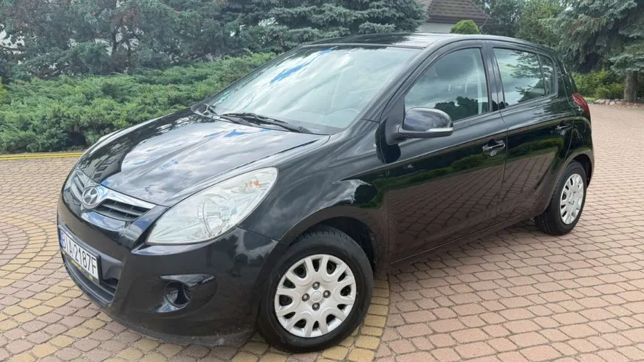 HYUNDAI i20 -