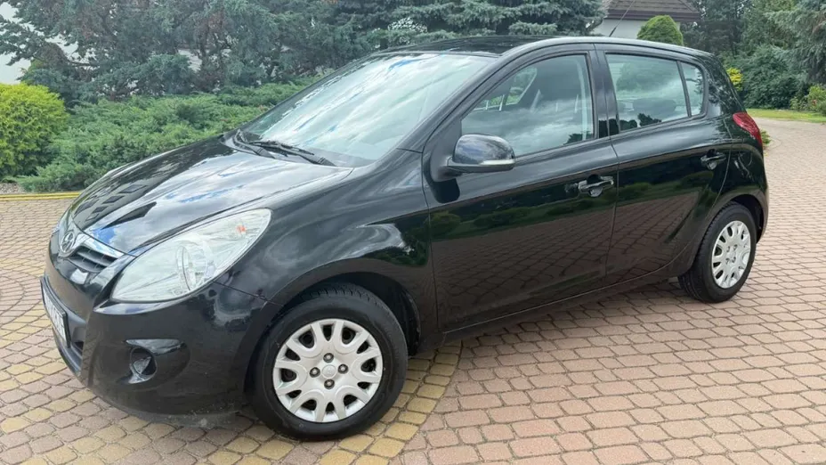 HYUNDAI i20 -