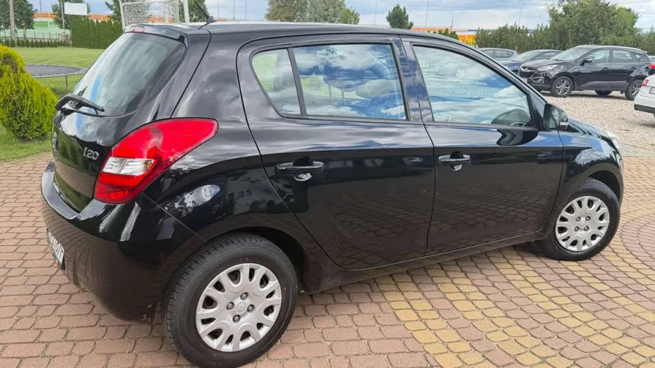 HYUNDAI i20 -
