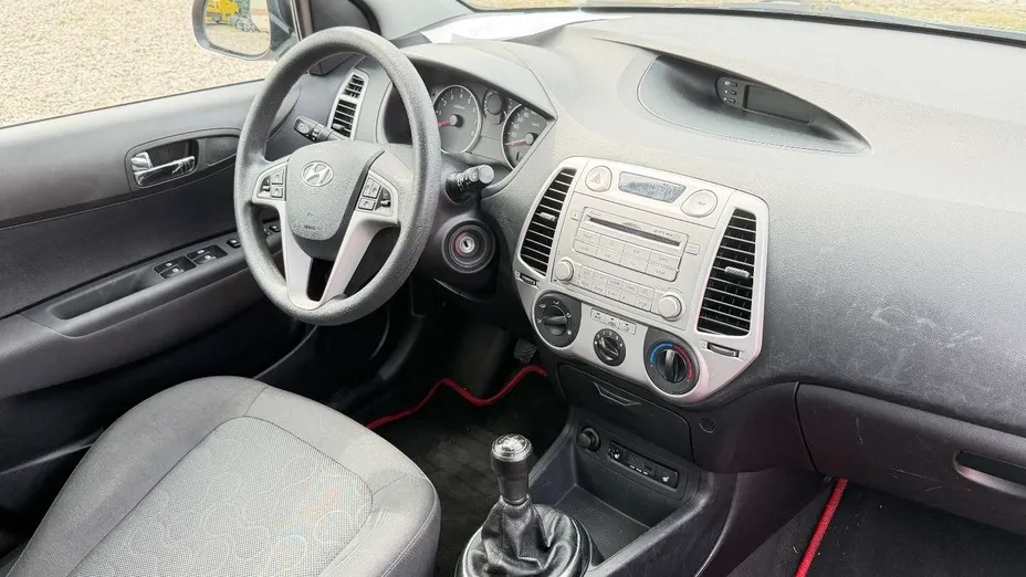 HYUNDAI i20 -
