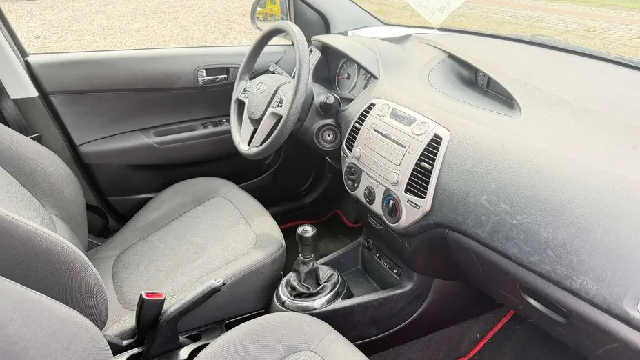 HYUNDAI i20 -