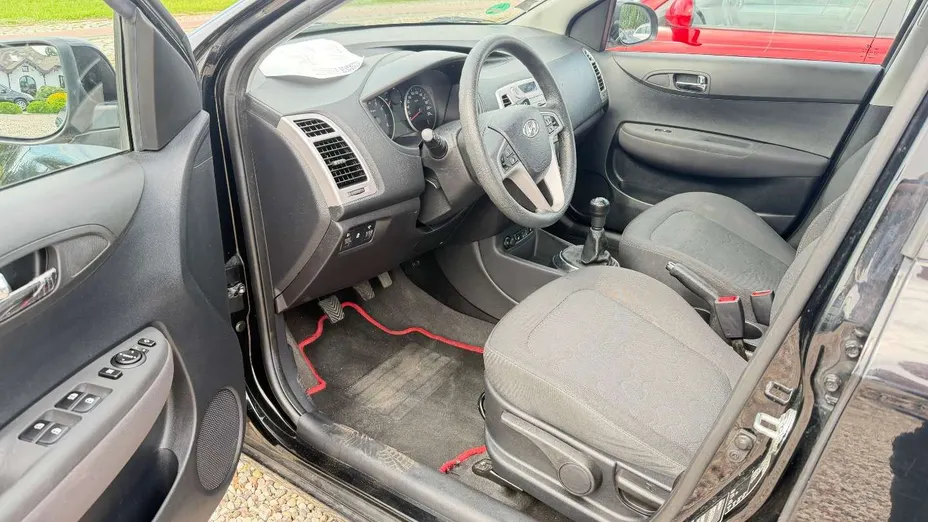 HYUNDAI i20 -