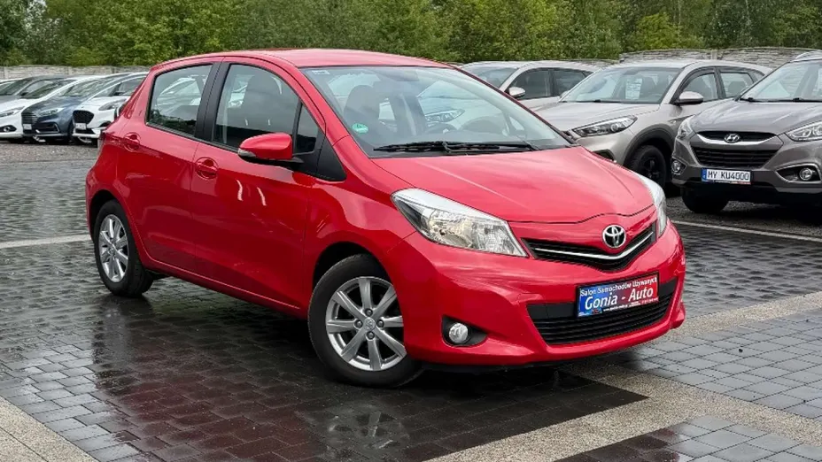 TOYOTA Yaris -