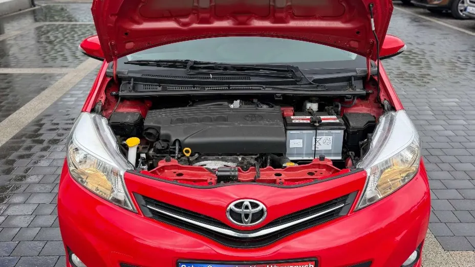 TOYOTA Yaris -