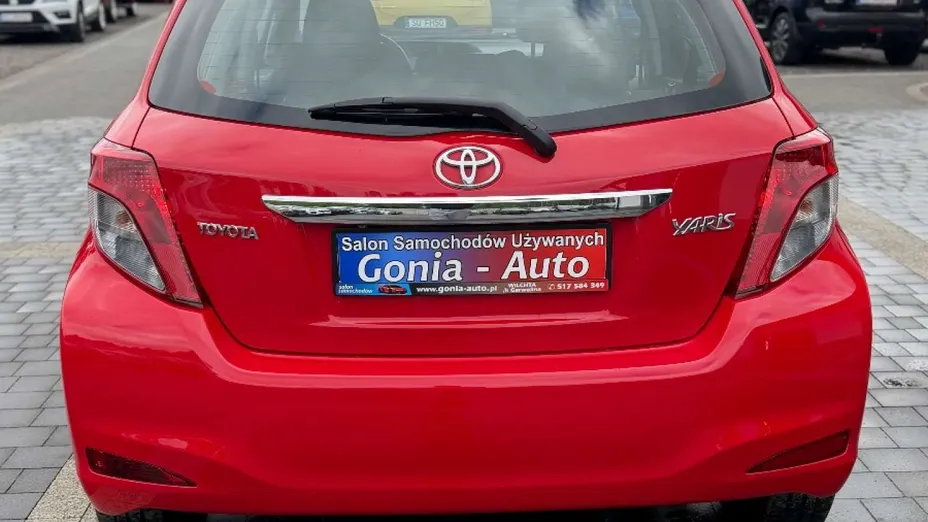 TOYOTA Yaris -