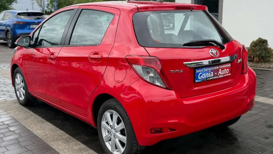 TOYOTA Yaris -