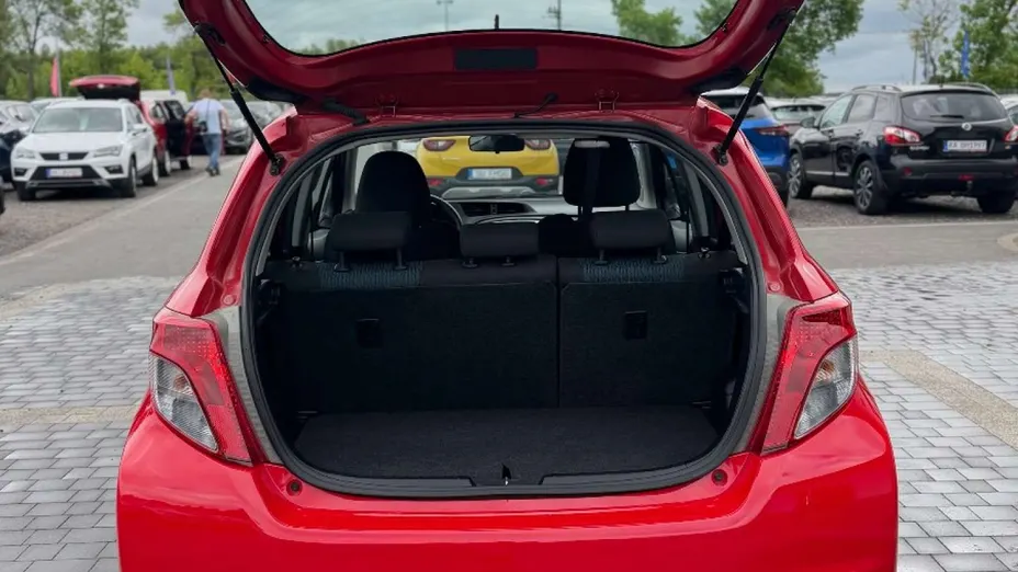 TOYOTA Yaris -