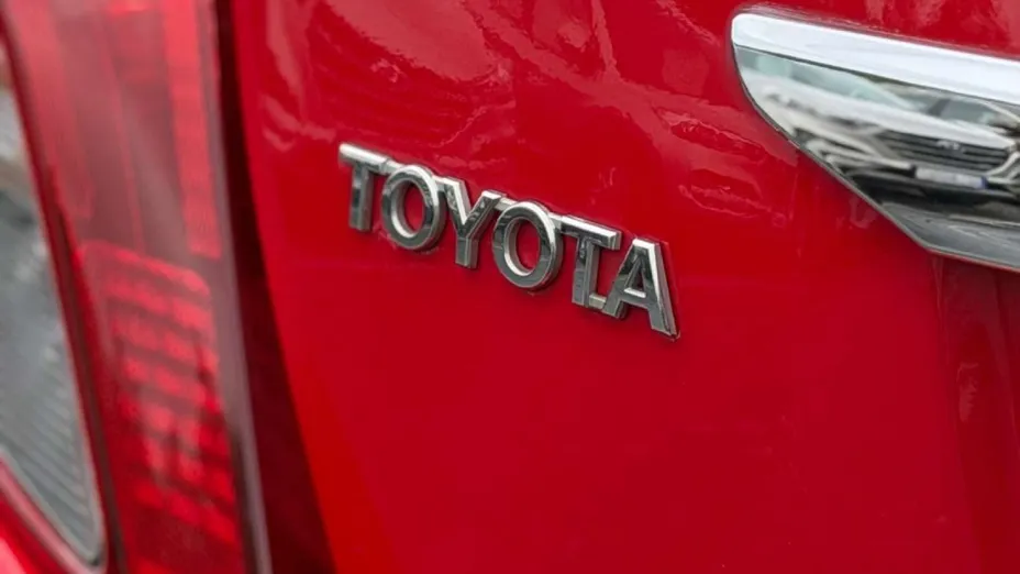 TOYOTA Yaris -