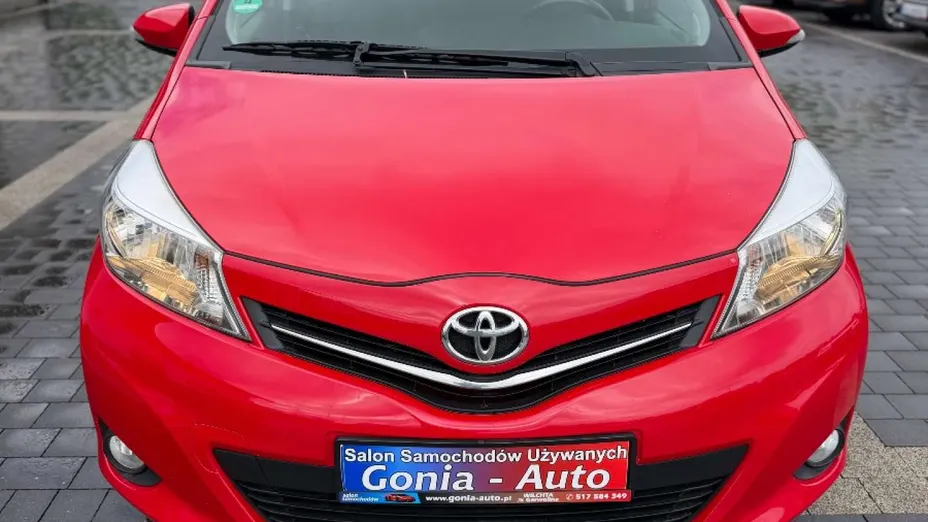 TOYOTA Yaris -