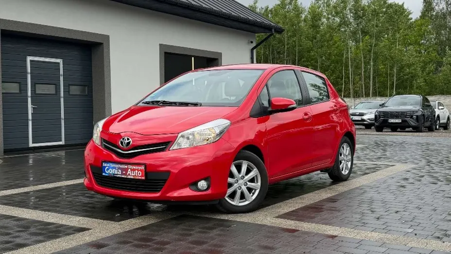 TOYOTA Yaris -