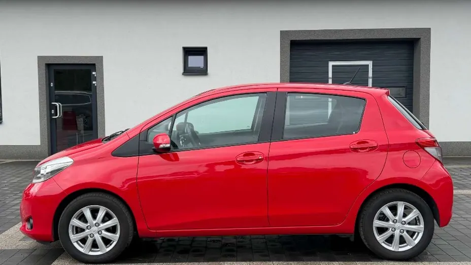 TOYOTA Yaris -