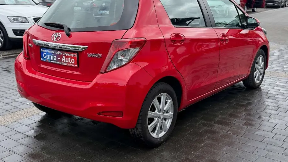 TOYOTA Yaris -