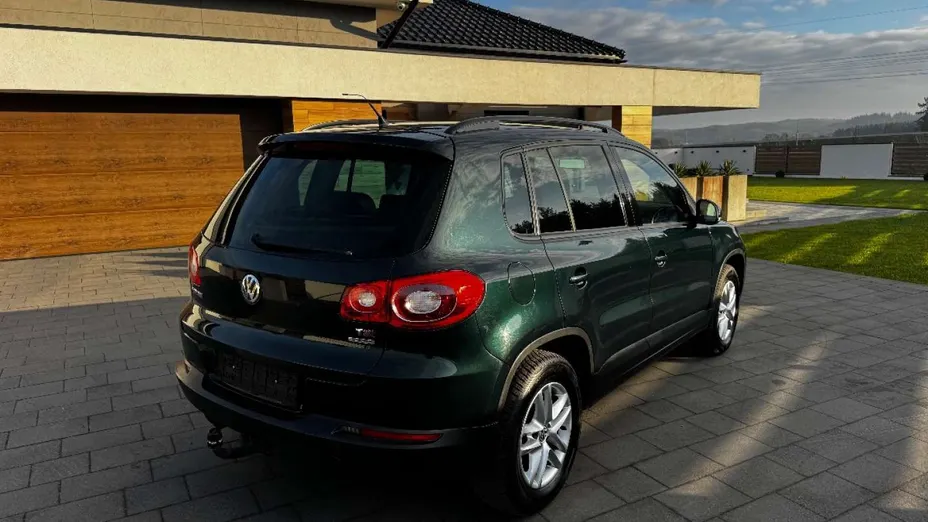 VOLKSWAGEN Tiguan -