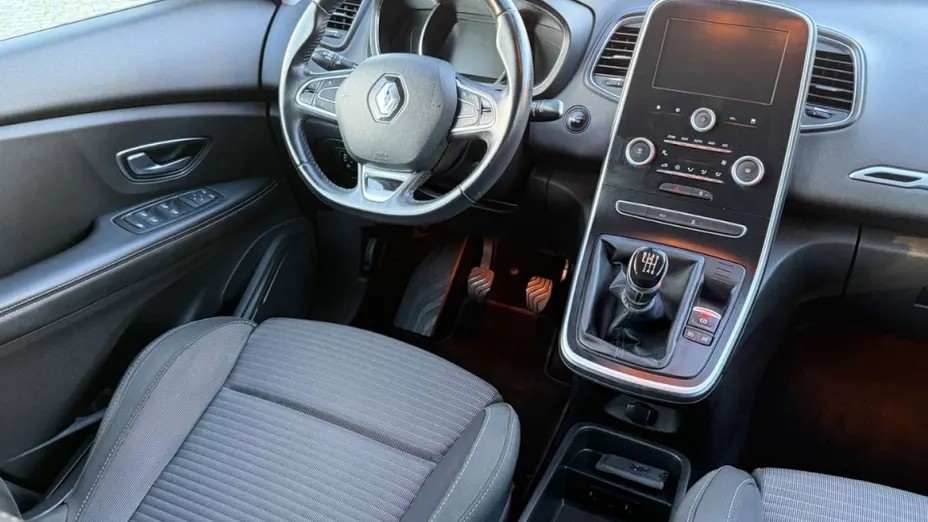 RENAULT Scenic -
