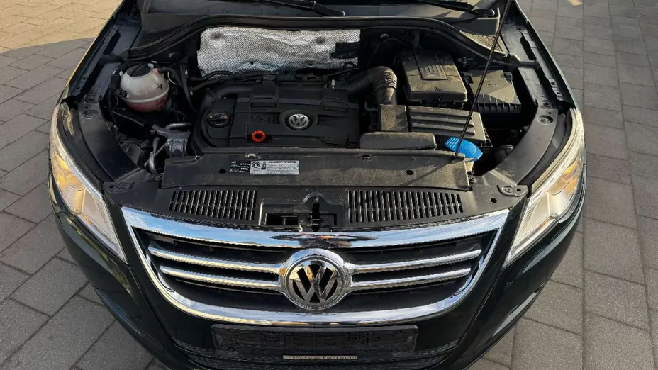 VOLKSWAGEN Tiguan -