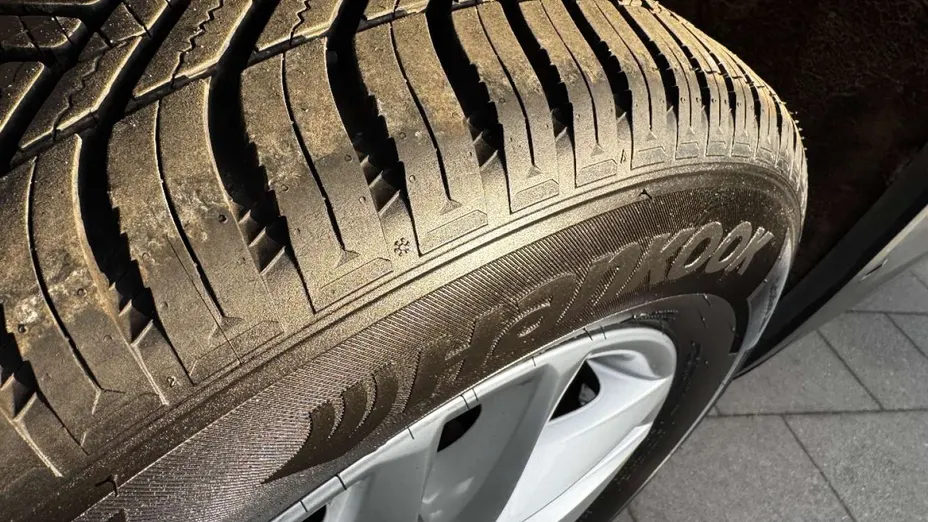 VOLKSWAGEN Tiguan -