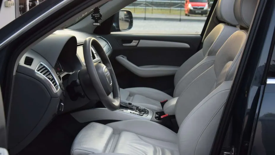 AUDI Q5 -